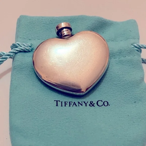 ❌SOLD❌ Tiffany & Co Heart Shaped Sterling Silver Perfume Flask VINTAGE / Antique - Picture 4 of 10